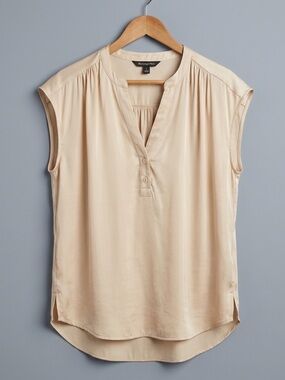 Banana Republic Silky Cap Sleeve Blouse - Ivory Henley V-Neck - Size S